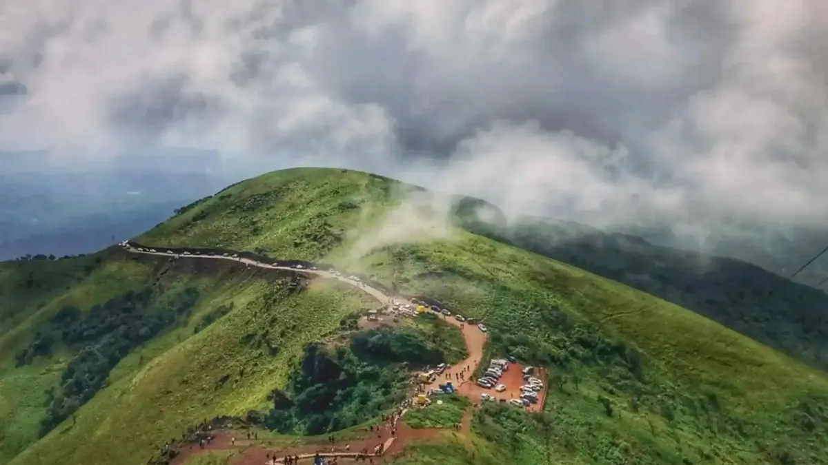 Good Time to Start to Mullayanagiri Peak